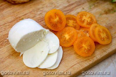 Складные тортильи с курицей, сыром моцарелла и авокадо