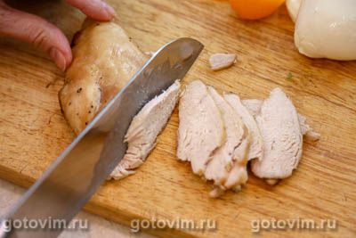 Складные тортильи с курицей, сыром моцарелла и авокадо