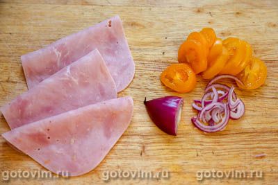 Складные тортильи с жареным яйцом, ветчиной и овощами Складные тортильи с жареным яйцом, ветчиной и овощами