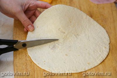 Складные тортильи с жареным яйцом, ветчиной и овощами Складные тортильи с жареным яйцом, ветчиной и овощами