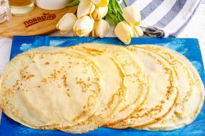 Сладкий блинный рулет