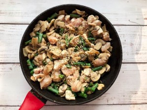 Стручковая фасоль с шампиньонами и курицей Стручковая фасоль с шампиньонами и курицей