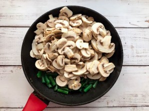 Стручковая фасоль с шампиньонами и курицей Стручковая фасоль с шампиньонами и курицей