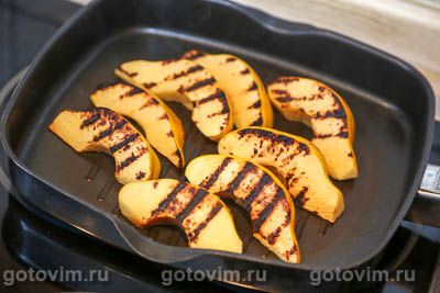 Свиной окорок с айвой, запеченный в духовке в рукаве