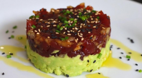 Тартар из тунца с авокадо - отличная закуска из рыбы за 10 минут, пошаговый рецепт с фото