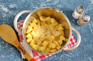 Томатный суп с рисом и фрикадельками