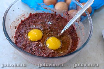 Вафли из печени с жареными грибами и луком