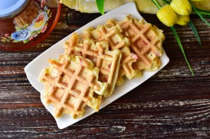 Венские вафли с колбасой и сыром Венские вафли с колбасой и сыром