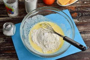 Заливной пирог с помидорами и сыром