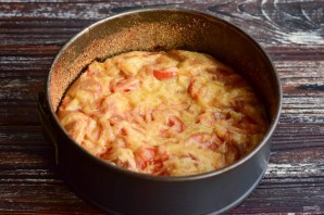 Заливной пирог с помидорами и сыром