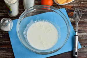 Заливной пирог с помидорами и сыром