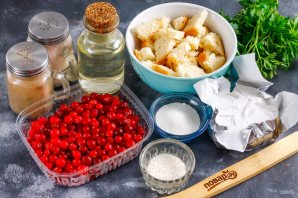 Запеченный камамбер с клюквенным соусом