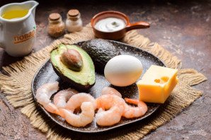 Авокадо фаршированное креветками Авокадо фаршированное креветками