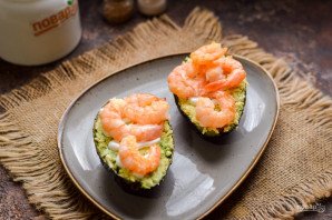 Авокадо фаршированное креветками Авокадо фаршированное креветками