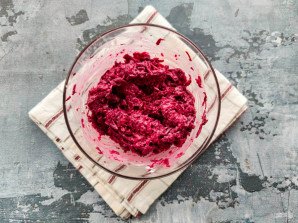 Бутерброды со свеклой и селедкой Бутерброды со свеклой и селедкой