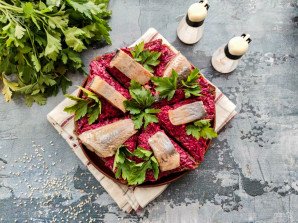 Бутерброды со свеклой и селедкой Бутерброды со свеклой и селедкой