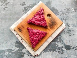 Бутерброды со свеклой и селедкой Бутерброды со свеклой и селедкой