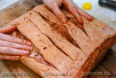 Cвиная грудинка, запеченная с пряной смесью в фольге Cвиная грудинка, запеченная с пряной смесью в фольге