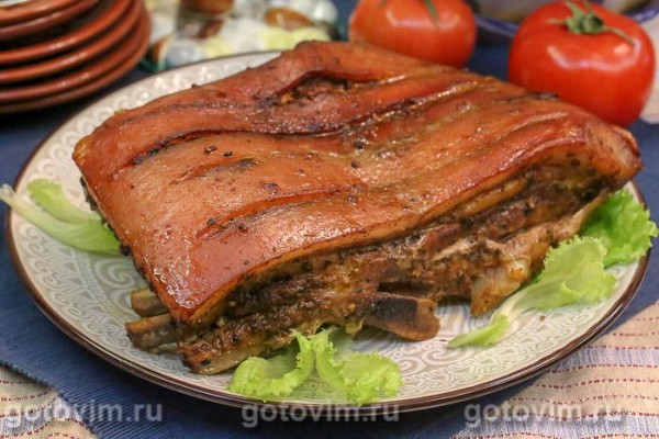 Cвиная грудинка, запеченная с пряной смесью в фольге Cвиная грудинка, запеченная с пряной смесью в фольге