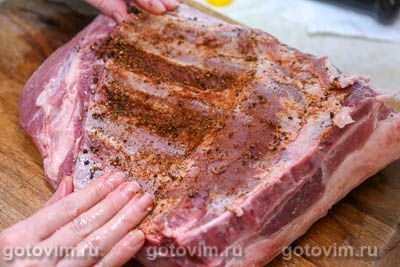 Cвиная грудинка, запеченная с пряной смесью в фольге Cвиная грудинка, запеченная с пряной смесью в фольге