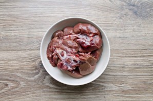 Говяжьи почки жареные с луком