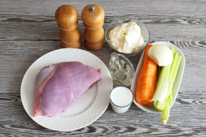 Индейка с сельдереем и морковью