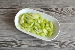 Индейка с сельдереем и морковью