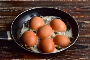 Яйца жареные в скорлупе Яйца жареные в скорлупе