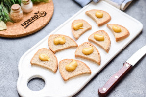 Канапе с салом и соленым огурцом