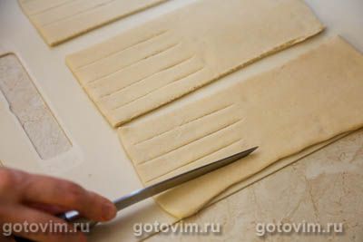 Круассаны из готового теста с курицей и сыром