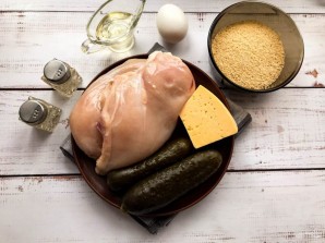 Куриные рулетики с соленым огурцом и сыром Куриные рулетики с соленым огурцом и сыром