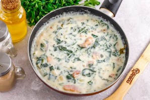 Лосось со шпинатом в сливочном соусе