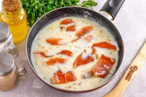 Лосось со шпинатом в сливочном соусе