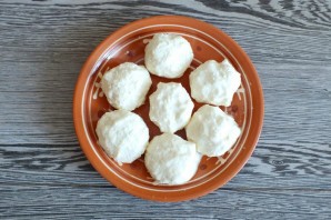 Манник с творожными шариками