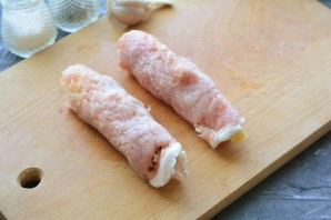 Мясные рулетики с маринованным огурцом