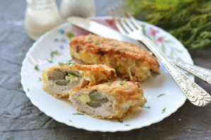 Мясные рулетики с маринованным огурцом