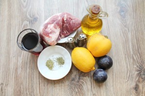 Мясо запеченное с фруктами