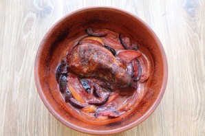 Мясо запеченное с фруктами