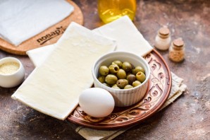 Оливки в слоеном тесте