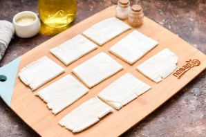 Оливки в слоеном тесте