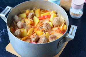 Овощное рагу с тефтелями