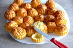 Профитроли с кремом из авокадо и семгой