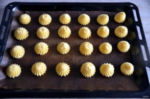 Профитроли с кремом из авокадо и семгой