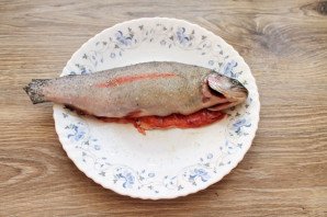 Радужная форель в духовке с овощами