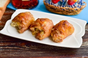 Рулетики из куриных бедрышек с сыром Рулетики из куриных бедрышек с сыром