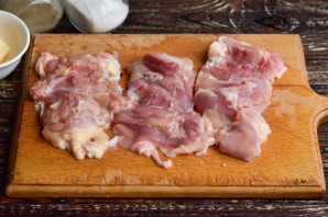 Рулетики из куриных бедрышек с сыром Рулетики из куриных бедрышек с сыром