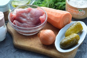 Рулетики из свинины с огурцом