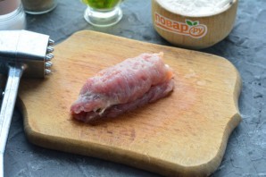 Рулетики из свинины с огурцом