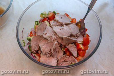 Салат из языка с авокадо, сельдереем и перцем чили Салат из языка с авокадо, сельдереем и перцем чили