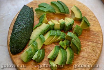 Салат из языка с авокадо, сельдереем и перцем чили Салат из языка с авокадо, сельдереем и перцем чили